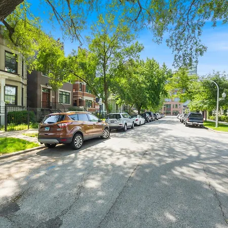 Wrigleyville Suites Chicago Exterior photo